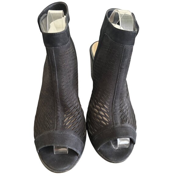 Vince Camuto Womens Lavette Black Leather Laser Cut Open Toe Sandal - Picture 7 of 11